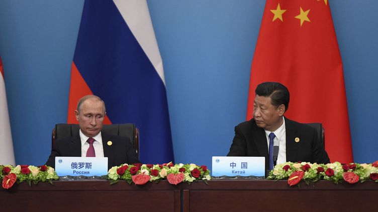 Chinese President Xi Jinping and his Russian counterpart Vladimir Putin in Qingdao, China, June 10, 2018. (WANG ZHAO / AFP)