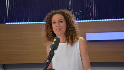 Charlotte Girard, coresponsable du programme de La France Insoumise, invitée de franceinfo jeudi 15 juin. (RADIO FRANCE / JEAN-CHRISTOPHE BOURDILLAT)