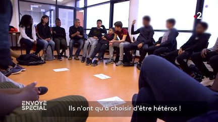 Contre l'homophobie, des actions de prévention en collège (ENVOYÉ SPÉCIAL  / FRANCE 2)