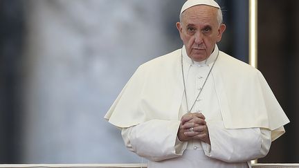 Le pape Fran&ccedil;ois, le 7 septembre 2013 au Vatican, lors d'une veill&eacute;e de pri&egrave;re pour la Syrie, place Saint-Pierre. (TONY GENTILE / REUTERS)