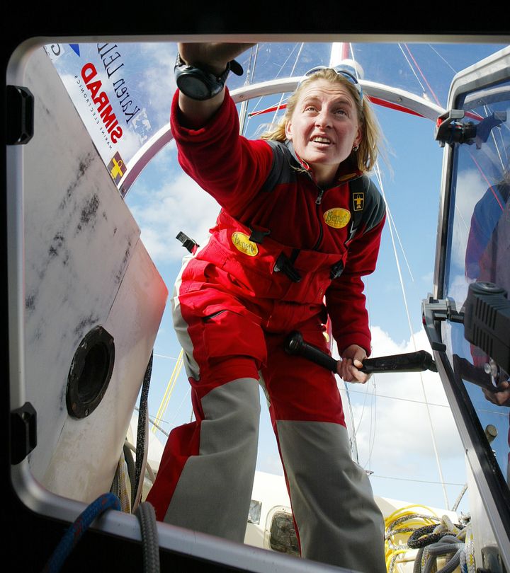 La navigatrice Karen Leibovici peu avant le Vendée Globe 2004, au large des Sables d'Olonne. (MARCEL MOCHET / AFP)