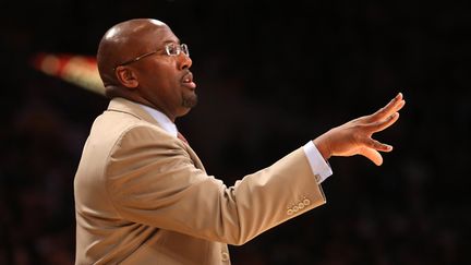 Mike Brown garde la main sur les Warriors en attendant le retour de Steve Kerr