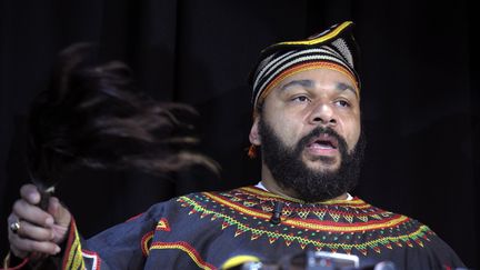 Dieudonné lors d'une conférence de presse au théâtre de la Main d'or, à Paris, le 11 janvier 2014. (ALAIN JOCARD / AFP)