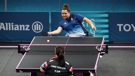 Les sponsors s'affichent sur les sites de compétition paralympiques, ici le paratennis de table le 3 septembre 2024 (HASLIN / MAXPPP)