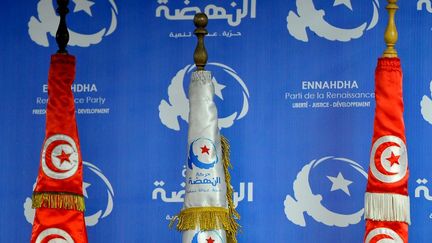 Le drapeau du parti islamiste tunisien Ennahdha, lors d'une conférence de presse à Tunis (Tunisie) le 7 juillet 2022. (YASSINE MAHJOUB / NURPHOTO VIA AFP)