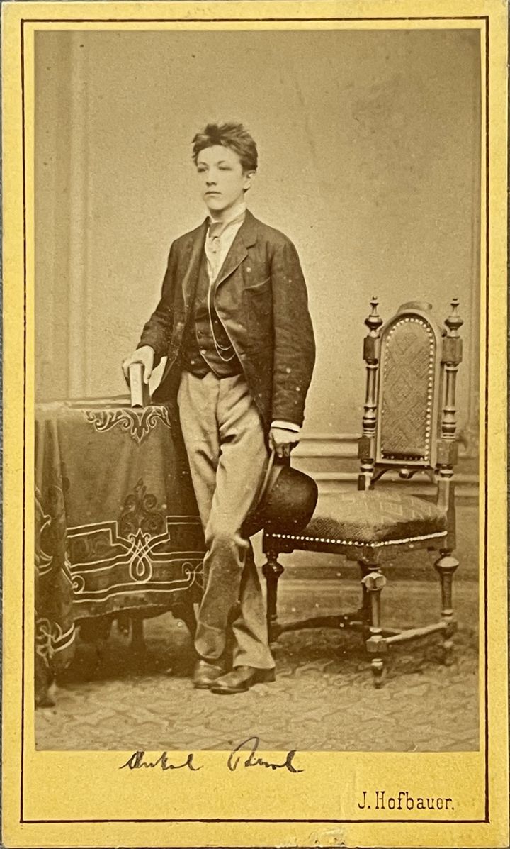 Prétendue photographie inédite du poète Arthur Rimbaud, âgé de 21 ans, qui aurait été prise en 1876 à Vienne selon un expert français de la photographie ancienne, Serge Plantureux. (HANDOUT / IGNAZ HOFBAUER COURTESY OF SERGE PLANTUREUX)