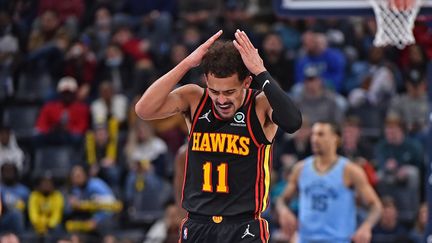 Le meneur de jeu des Atlanta Hawks Trae Young durant un match de la saison régulière NBA contre les Memphis Grizzlies, le 26 novembre 2021, au FedEx Forum de Memphis. (Getty Images via AFP)