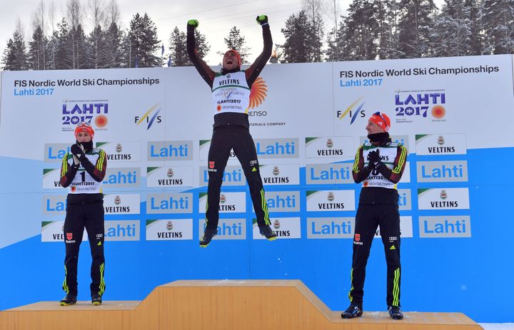 Les Allemands Johannes Rydzek (1er), Eric Frenzel (2e) et Bjoern Kircheisen (3e) remplissent le podium de ce combiné nordique petit tremplin.