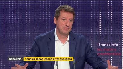 Yannick Jadot sur le plateau de franceinfo le 13 décembre 2021. (FRANCEINFO)