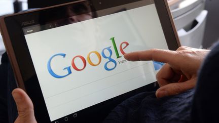 Le moteur de recherche Google sur une tablette num&eacute;rique, le 13 mai 2013, &agrave; Rennes (Ille-et-Vilaine). (DAMIEN MEYER / AFP)