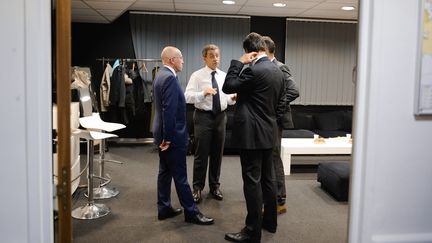 Nicolas Sarkozy, en présence d'Eric Ciotti et&nbsp;Christian Estrosi, lors d'un meeting à Nice pendant la campagne de la primaire de la droite, le 15 novembre 2017. (ELODIE GREGOIRE / REA)