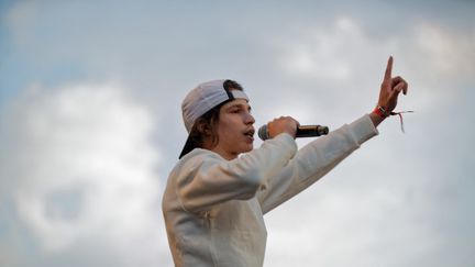 Le rappeur Moha La Squale lors d'un concert à Paris, le 5 juillet 2018. (DANIEL PIER / NURPHOTO)