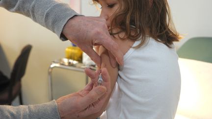 &nbsp; (Le vaccin diphtérie-tétanos-polio est le seul obligatoire en France © MaxPPP)