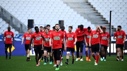 Les joueurs des Herbiers, le 7 mai 2018, au&nbsp;Stade de France à Saint-Denis, avant&nbsp;la finale de la Coupe de France. (FRANCK FIFE / AFP)