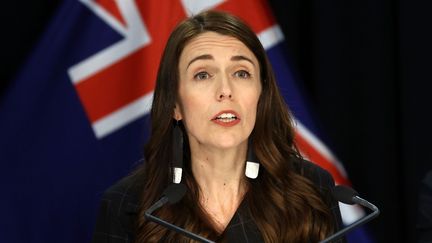 La Première ministre néo-zélandaise Jacinda Ardem lors d'une conférence de presse à Wellington, le 30 novembre 2020. (MARTY MELVILLE / AFP)