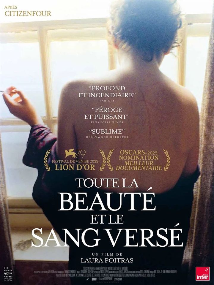 L'affiche de  "Toute la beauté et le sang versé" de Laura Poitras (2023). (PYRAMIDE DISTRIBUTION)