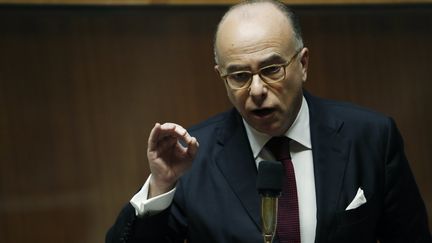 Le Premier ministre Bernard Cazeneuve, le 13 décembre 2016, à l'Assemblée nationale.&nbsp; (PATRICK KOVARIK / AFP)