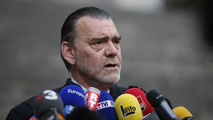 Frank Berton, le nouvel avocat français de Salah Abdeslam, devant le Palais de justice de Paris, le 27 avril 2016. (MATTHIEU ALEXANDRE / AFP)