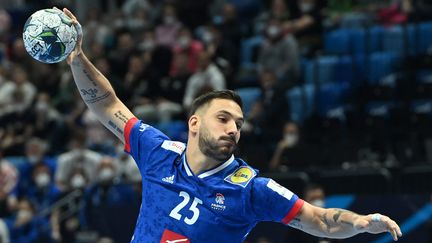 Hugo Descat et les Bleus veulent confirmer leur victoire sur la Croatie, décrochée le 13 janvier 2022. (ATTILA KISBENEDEK / AFP)