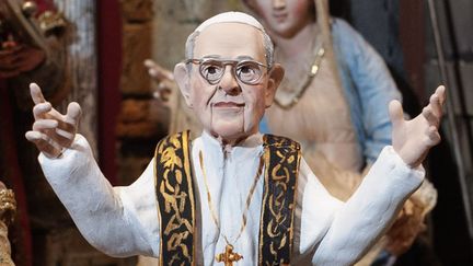 A peine &eacute;lu, le pape Fran&ccedil;ois a d&eacute;j&agrave; des statuettes &agrave; son effigie &agrave; Naples (Italie), le 14 mars 2013. (AFP)