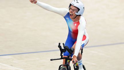 Le paracyclisme continue sa moisson. Opposé à son compatriote Kévin Le Cunff dans la course pour le bronze de l'épreuve de poursuite (C4), Gatien Le Rousseau (21 ans) s'est imposé avec brio, remportant sa première médaille paralympique. (ALEX WHITEHEAD / SIPA)