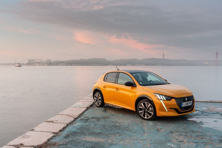 La même en jaune. (TIBO PEUGEOT POUR FRANCE INFO)