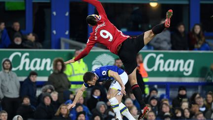 Encore une fois, Zlatan Ibrahimovic, l'attaquant de Manchester United, a fait parler ses qualités d'acrobate... (PAUL ELLIS / AFP)