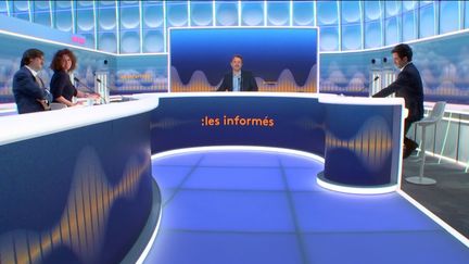 Les informés du matin débattent de l'actualité autour de&nbsp;Marc Fauvelle et Jean-Rémi Baudot, lundi 27 février 2023. (FRANCEINFO / RADIOFRANCE)