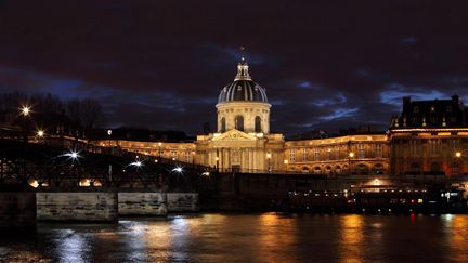 L'Académie française, hébergée par l'Institut de France, de nuit (15 octobre 2018)
 (Manuel Cohen / AFP)