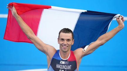 Superbe course du Français qui remporte le triathlon paralympique avec plus de 3 minutes d'avance sur ses concurrents. C'est le 3e titre pour la délégation française.