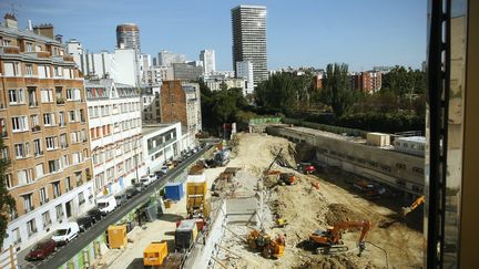 Un immeuble d'habitation en construction &agrave; Paris, le 6 septembre 2012.&nbsp; (THOMAS PADILLA / MAXPPP)