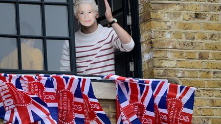 "The show must go on" ont conclu les m&eacute;dias britanniques apr&egrave;s ces fastes. Les c&eacute;l&eacute;brations se sont achev&eacute;es ce mardi 5 juin par une messe donn&eacute;e dans la cath&eacute;drale Saint Paul de Londres suivie d'une parade en cal&egrave;che dans les rues de la capitale. (DYLAN MARTINEZ / AFP)