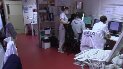 Hôpitaux : saturées, les urgences demandent aux patients de privilégier une consultation avec leur médecin traitant