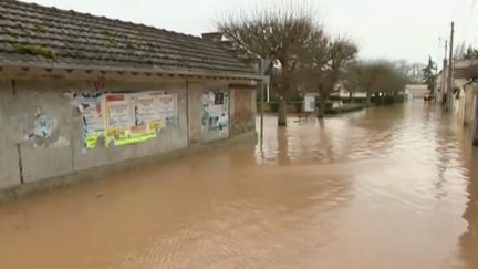 En direct de Condé-Sainte-Libiaire (Seine-et-Marne), Sophie Rodier revient sur la situation sur place alors que la commune fait face aux inondations.&nbsp; (FRANCE 2)