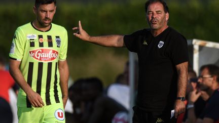 Thomas Mangani et Stéphane Moulin préparent la reprise du championnat (JEAN-FRANCOIS MONIER / AFP)