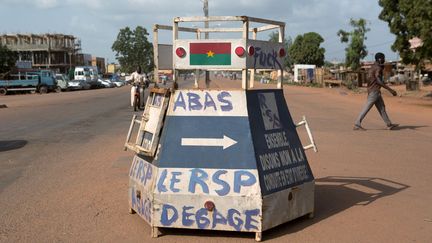 &nbsp; (Dans une rue de Ouagadougou, un slogan hostile au RSP, le régiment de sécurité présidentiel, à l'origine du putsch © REUTERS/Joe Penney)