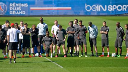 Les joueurs du PSG à l'entraînement autour de Laurent Blanc