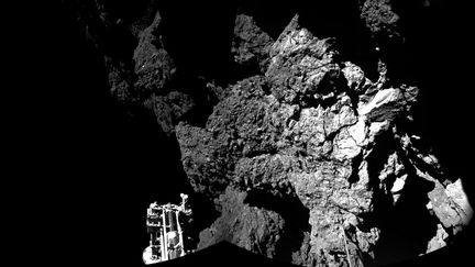 &nbsp; (La première image de la comète, envoyée par Philae (cliquez sur la photo pour l'agrandir) © ESA)