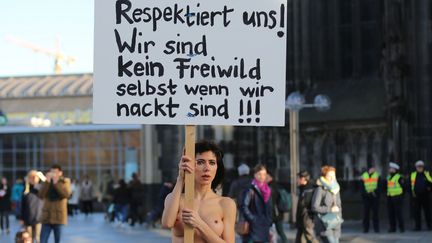 L'artiste Milo Moiré manifeste nue à Cologne contre les agressions
 (Oliver Berg / DPA / AFP)