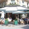 Au cœur du quartier de Saint-Germain-des-Prés à Paris, la célèbre brasserie des Deux Magots retrouve sa clientèle, le 28 juillet 2024, après plusieurs jours difficiles. (CLEMENT PARROT / FRANCEINFO)