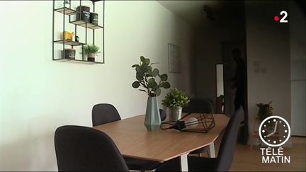 Un appartement visité par des étudiants. (France 2)