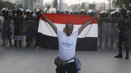 Un manifestant anti-Morsi dans les rues du Caire (Egypte), le 3 juillet 2013. (AMR DALSH / REUTERS)