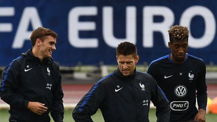 Antoine Griezmann, Benoit Costil et Kingsley Coman (France) à Clairefontaine (FRANCK FIFE / AFP)