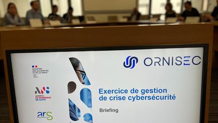 Un exercice de simulation de cyberattaque dans un grand centre hospitalier en Bretagne. (ANNE-LAURE DAGNET / RADIO FRANCE)