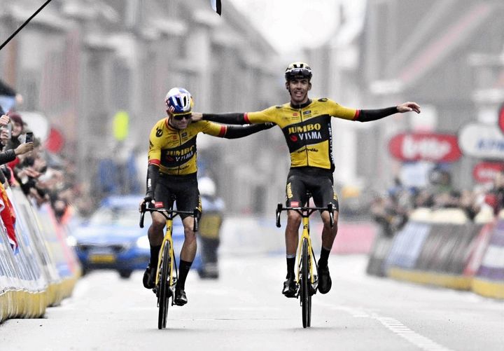 Wout van Aert (left) left the victory to his Jumbo-Visma teammate Christophe Laporte (right) over Ghent-Wevelgem, March 26, 2023. (JASPER JACOBS / AFP)