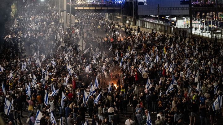 Manifestants dans les rues de Tel Aviv, Israël, le 5 novembre 2024. (MOSTAFA ALKHAROUF/ANADOLU/AFP)