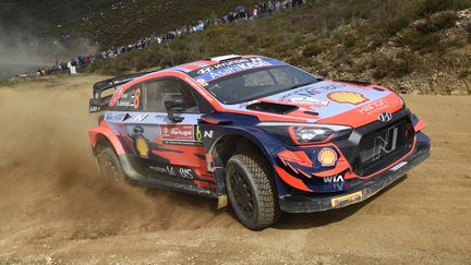 Le pilote estonien Ott Tanak au volant de sa Hyundai sur le rallye WRC du Portugal, vendredi 21 mai. (MIGUEL RIOPA / AFP)