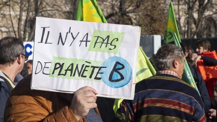 "Manifestation pour sauver la planète" en novembre 2022 à Paris. (VINCENT ISORE / MAXPPP)