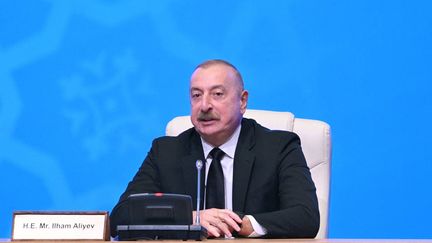 Le président azerbaïdjanais Ilham Aliyev s'exprime lors d'un forum du "dialogue interculturel" à Bakou, le 1er mai 2024, Azerbaïdjan. (AZERBAIJANI PRESIDENCY / ANADOLU / AFP)