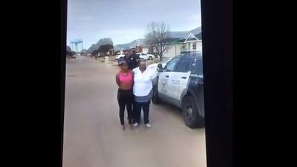 Jacqueline Craig et sa fille lors de leur arrestation le 21 décembre 2016 à Fort Worth au Texas (Etats-Unis). (FACEBOOK)